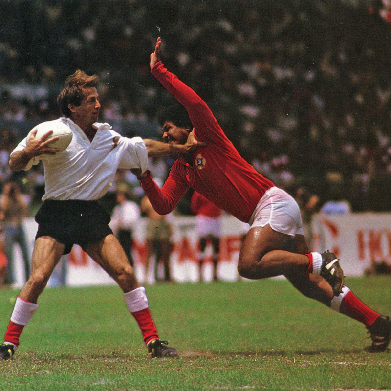 Steve Gray fends a Tongan defender · Hong Kong Sevens, 1984
