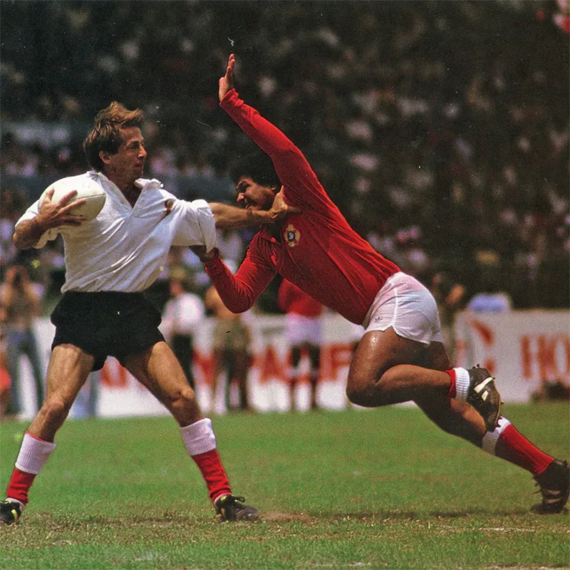Steve Gray fends a Tongan defender · Hong Kong Sevens, 1984